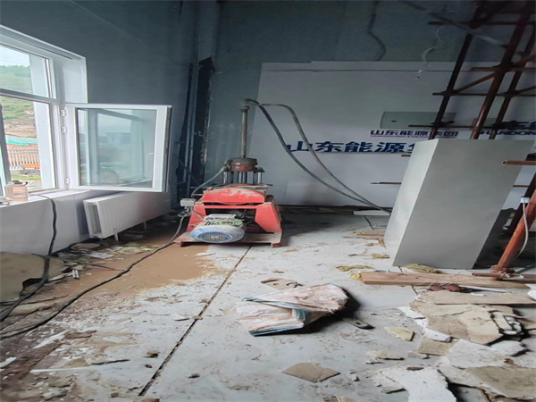 前进地基基础下沉墙体裂缝加固注浆顶升施工